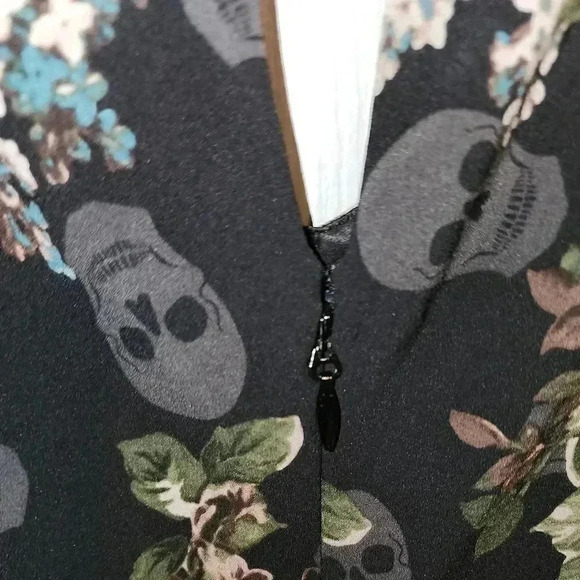 Torrid Floral Skull Crepe Sweetheart Peplum Blouse Plus Size 3X - Picture 7 of 10